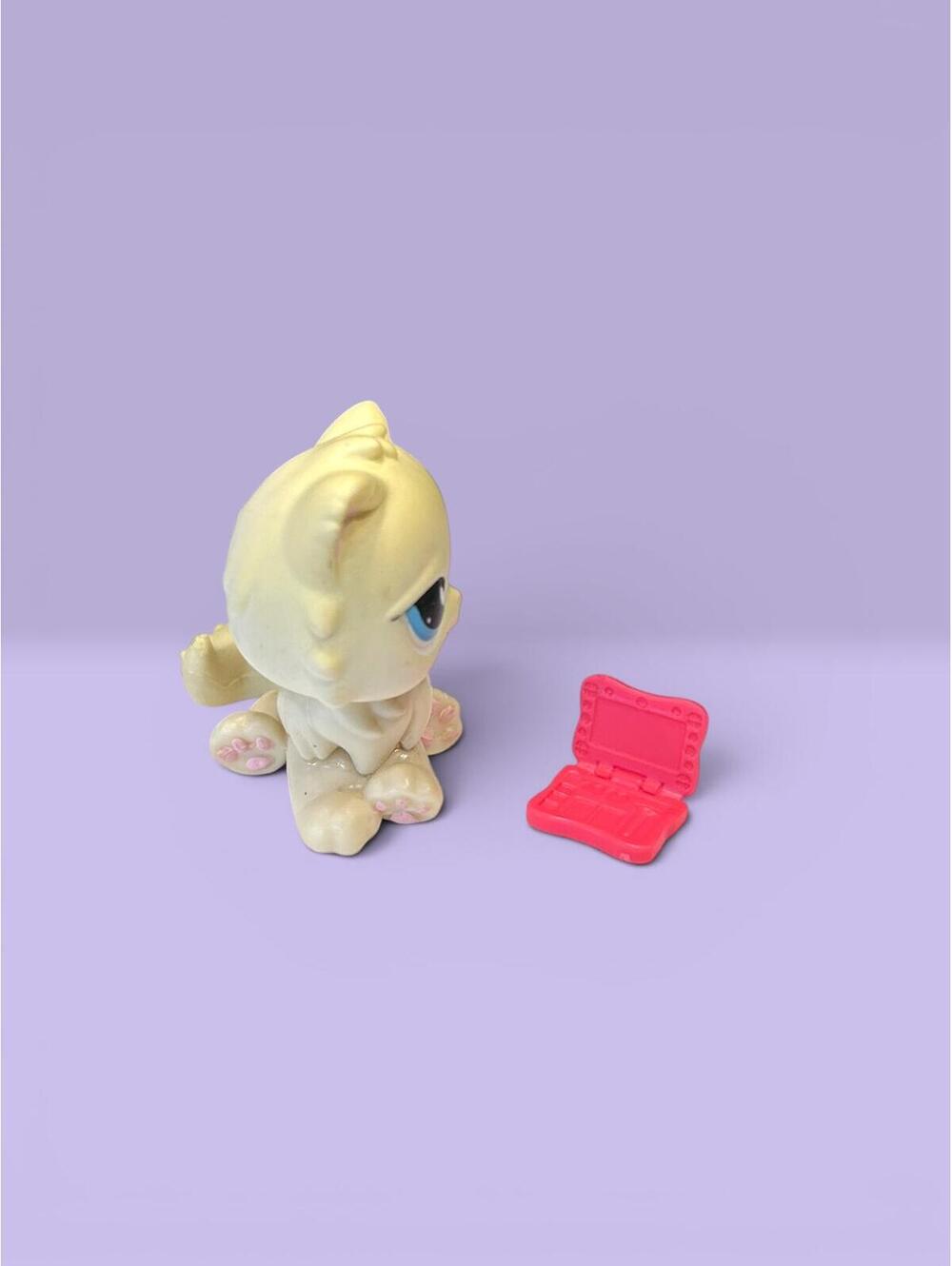 Littlest Pet Shop Persian Cat #428 Blue Eyes LPS with Laptop Accessory - Picture 4 of 5